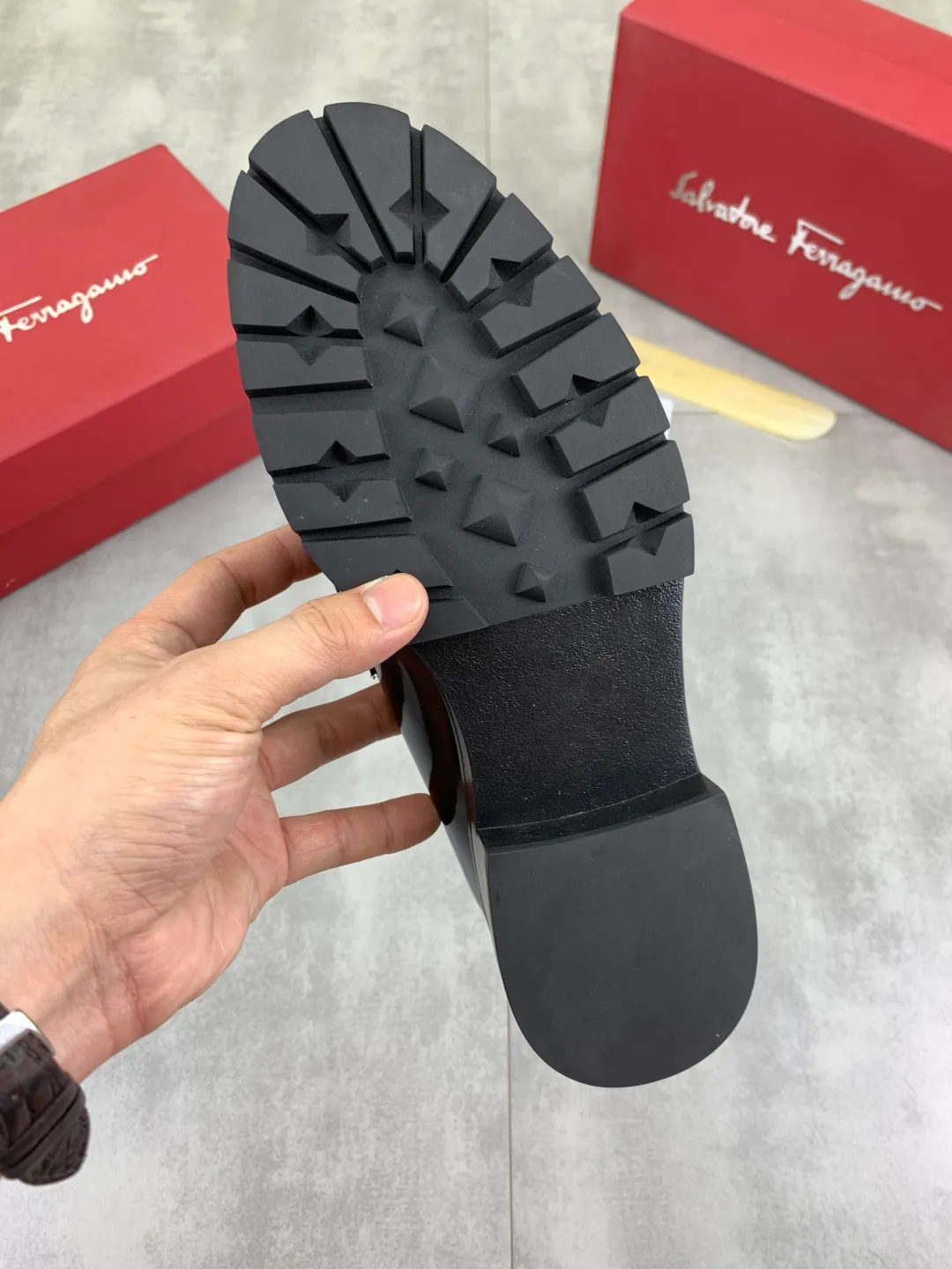 Men's Men's Shoes 💰P480💰[New Style] Water-dyed Niuli 🆘[Salvatore Ferragamo] Ferragamo's latest casual business leather shoes for men! Listed simultaneously! The fabric is made of specially imported original calfskin, and the interior is made of imported water-dyed cowhide. It is absolutely luxurious and leads the fashion trend. Matching code: 38-44 (45 and 46 can be customized) Multiple colors available